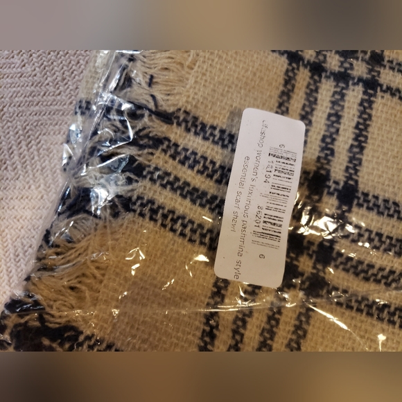 Women Winter Fall Pashmina style scarf shawl Beige Striped Neutral Man Cute - Picture 2 of 2